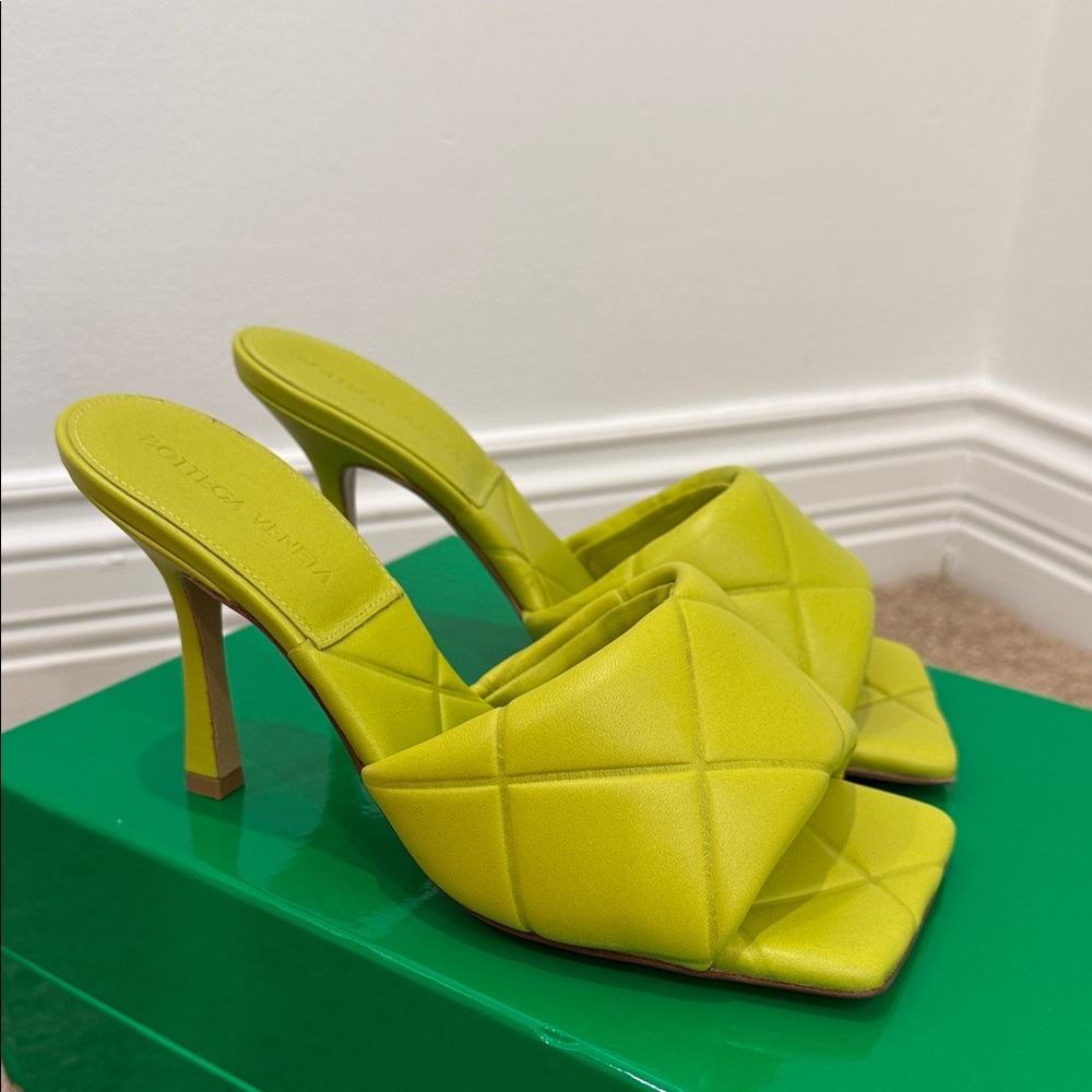 BOTTEGA VENETA Lime Green Padded Leather Mules EU 37 / US 7 NEW Statement Heel
